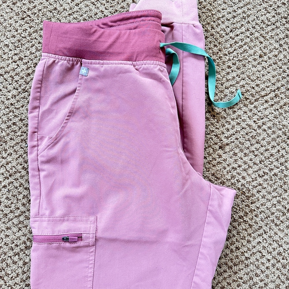 Figs. Scrub pants